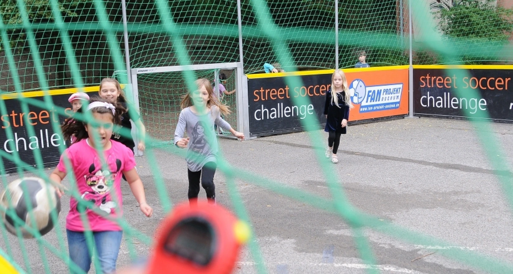 Streetsoccer und Experimente an der Friederikaschule
