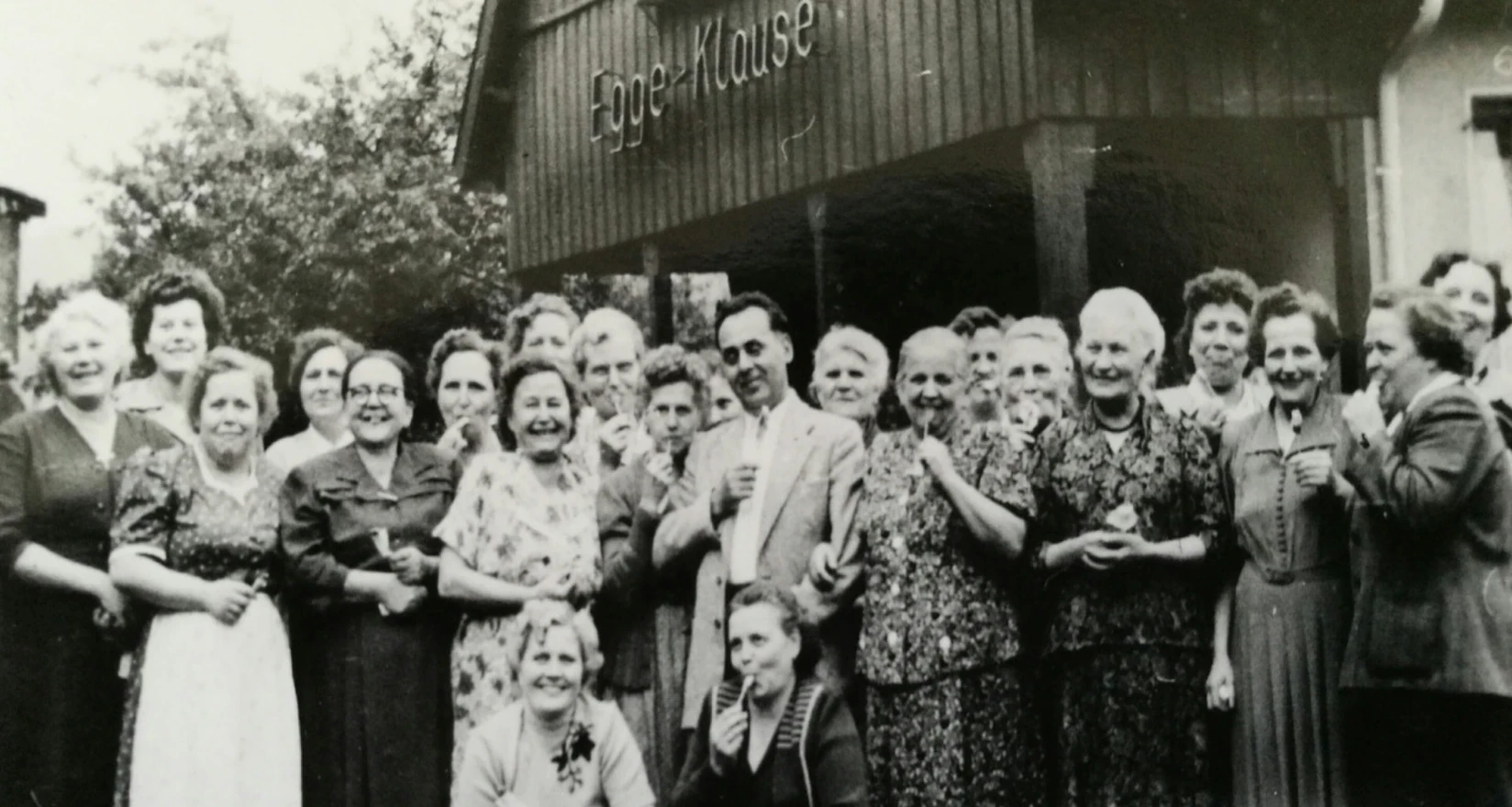 AWO Hordel: Gruppenbild von Frauen und Männern um 1950