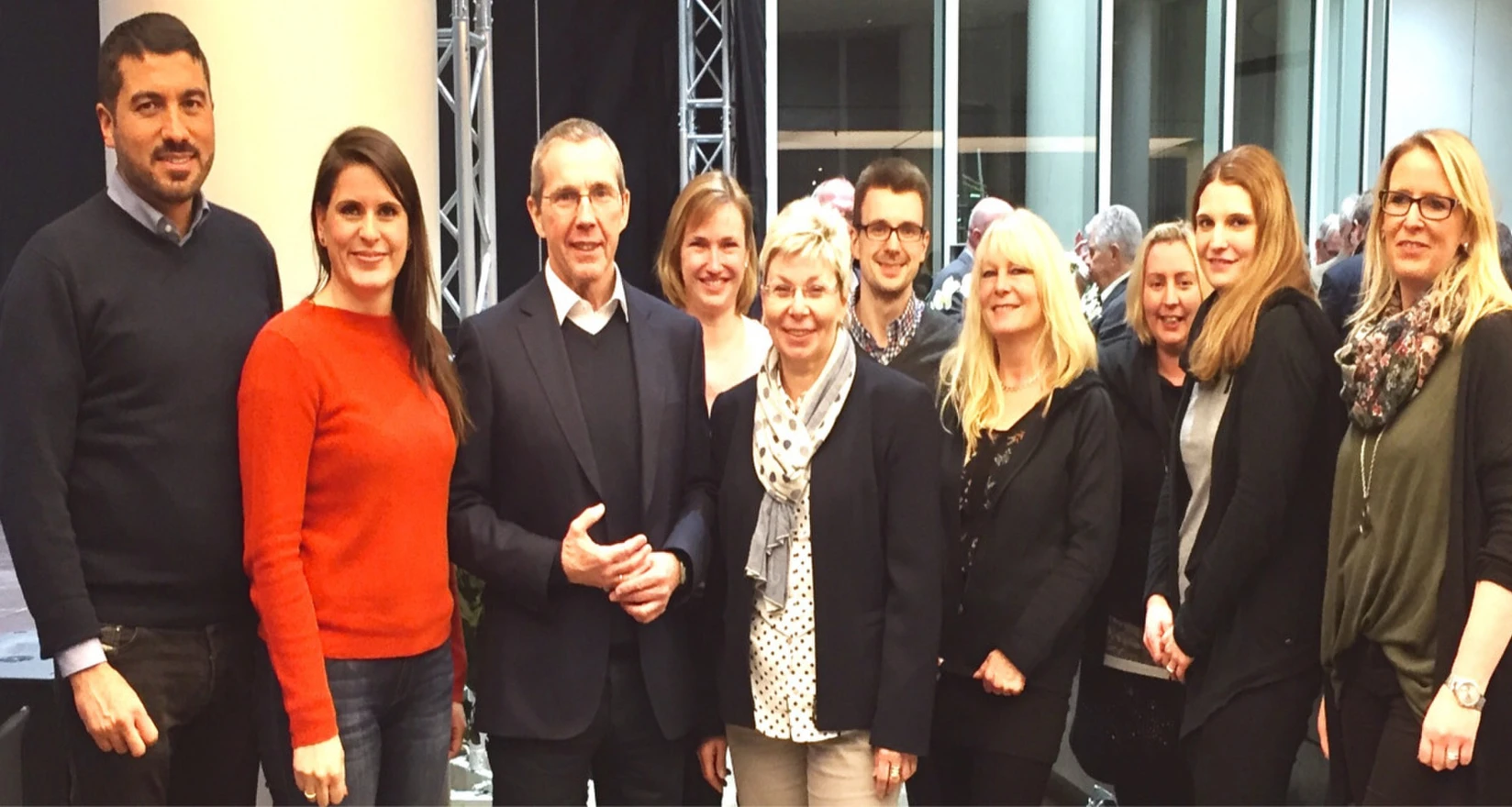 Gruppe von Männern und Frauen