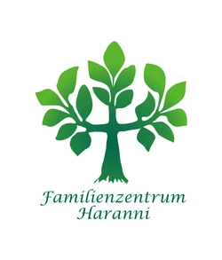 Logo Familienzentrum Haranni - Grüner Baum mit günem Schriftzug