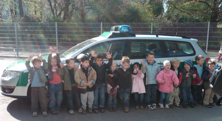 Polizei im Kinderhaus