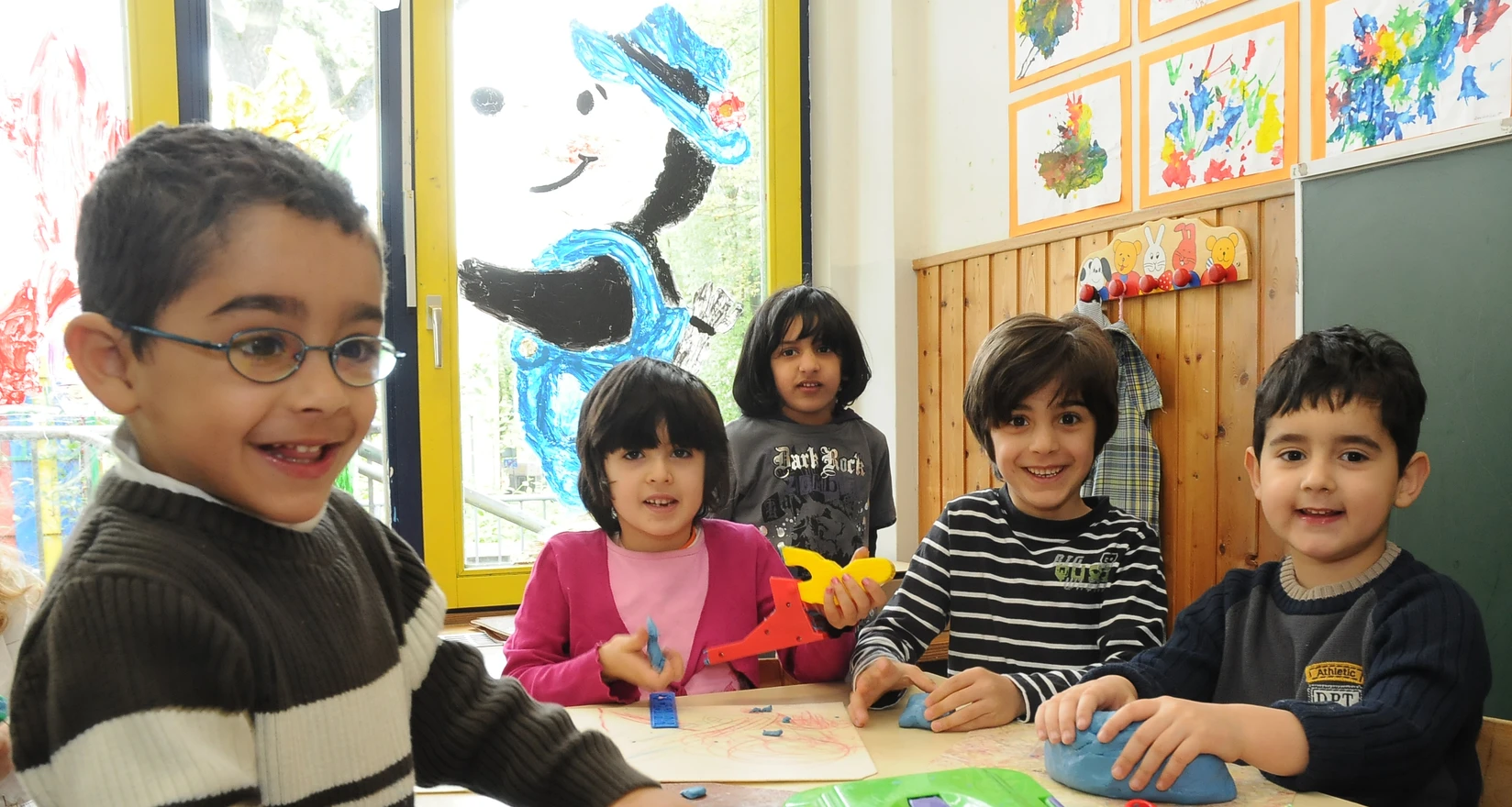 Spielende Kindergruppe