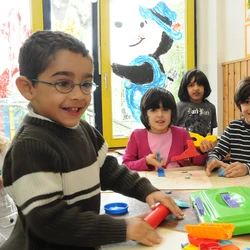 Spielende Kindergruppe
