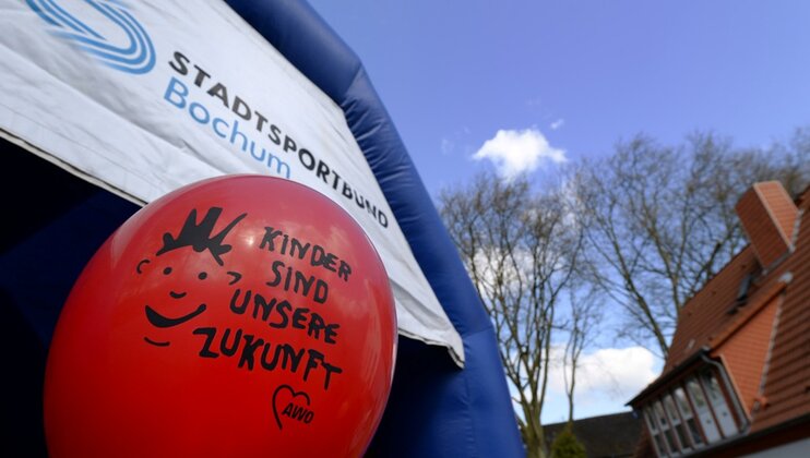 AWO Ballon und Hüpfburg mit dem Signet "Stadtsportbund Bochum"