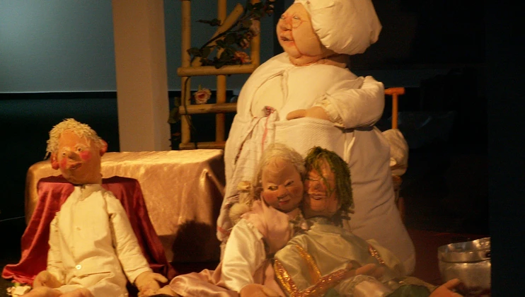 Aufführung eines Puppentheaters