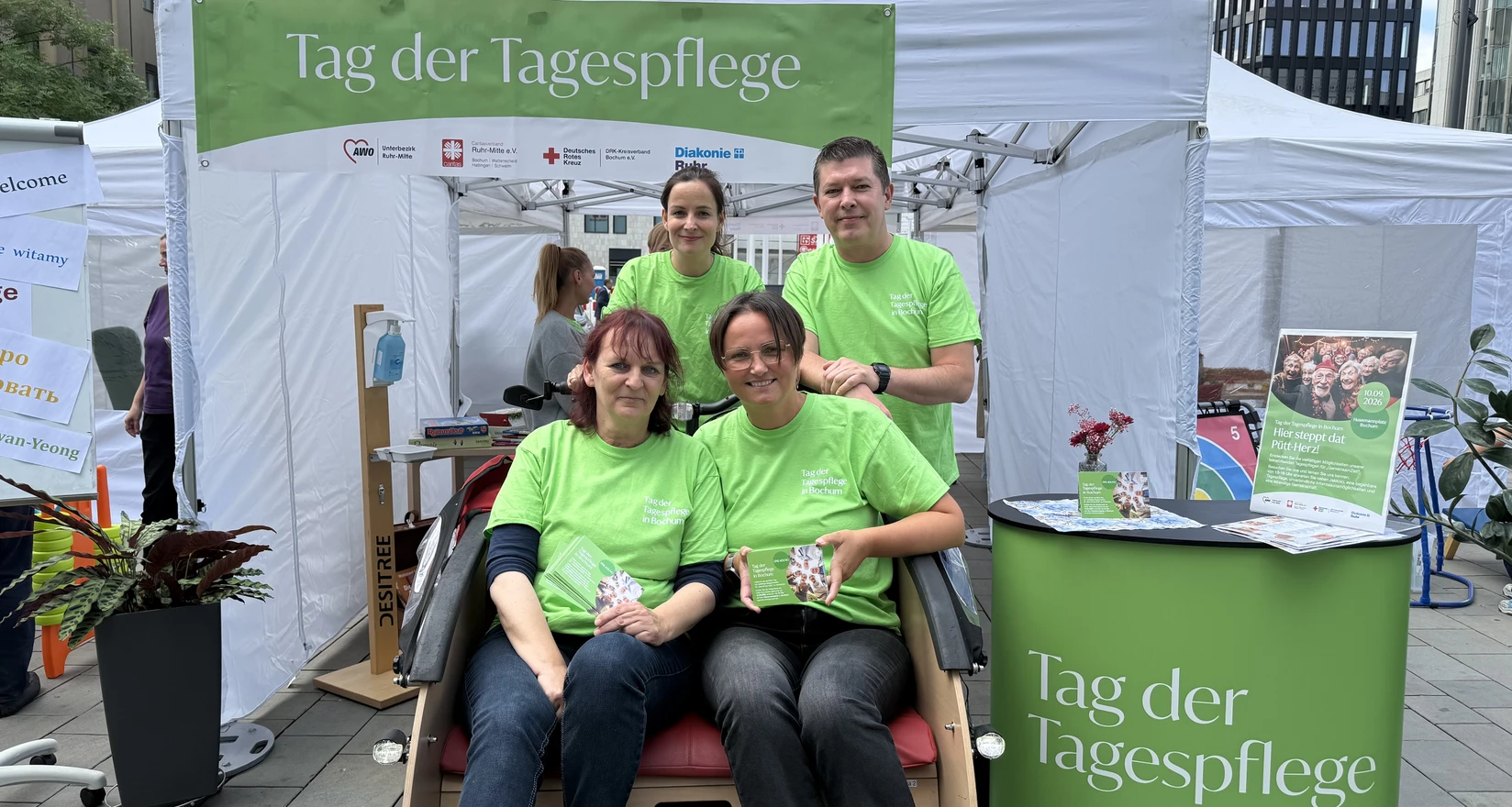 4 Personen auf einer Fahrrad-Ritschka