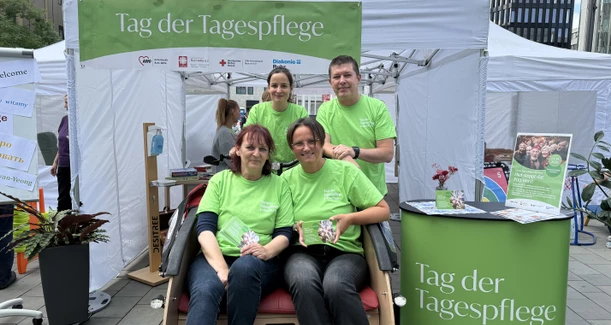 4 Personen auf einer Fahrrad-Ritschka