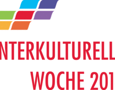Das offizielle Logo der Interkulturellen Woche 2014 - mehrfarbige Wellenelemente und Schriftzug