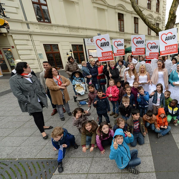 Aktion AWO gegen Rassismus - alle Teilnehmer in der Bochumer City