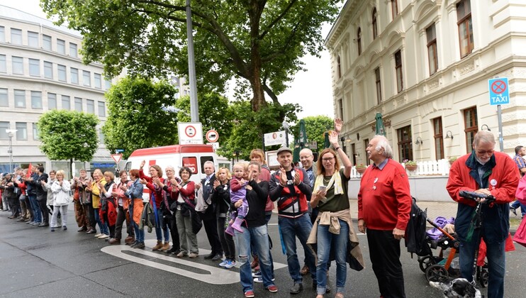 Menschenkette am 18.06.2016 in Bochum, Bleichstraße