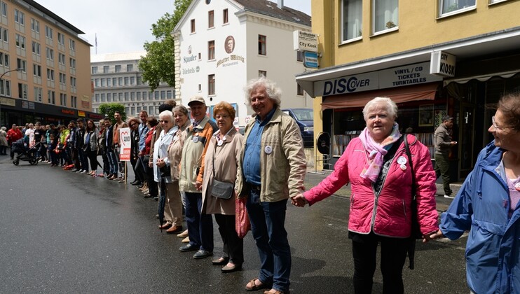 Menschenkette am 18.06.2016 in Bochum, Bleichstraße