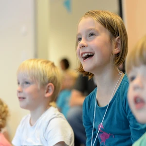 Lachende Kinder