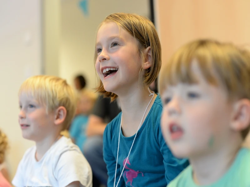Lachende Kinder