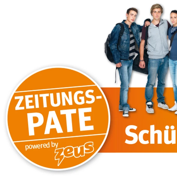 Banner des Zeitungspatenprojektes Zeus - eine Gruppe Jugendlicher neben dem Info-Schriftzug