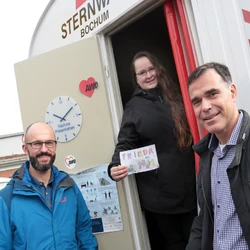 3 Personen im Frieda-Projekt-Bauwagen